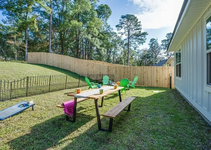 Citrus Cottage: Comfy - Hwy 10 - Peaceful Retreat